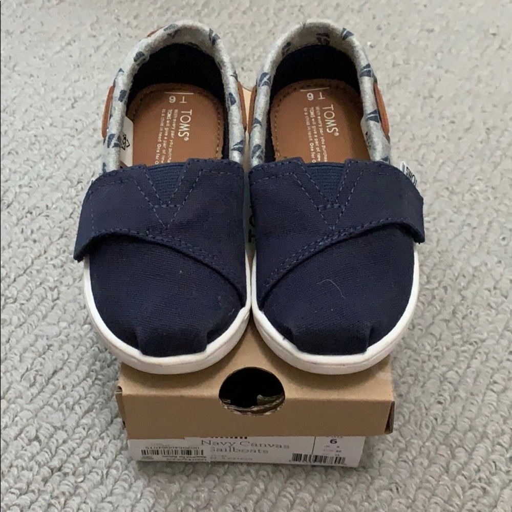 TOMS Bimini Navy Canvas Sailboats size 6